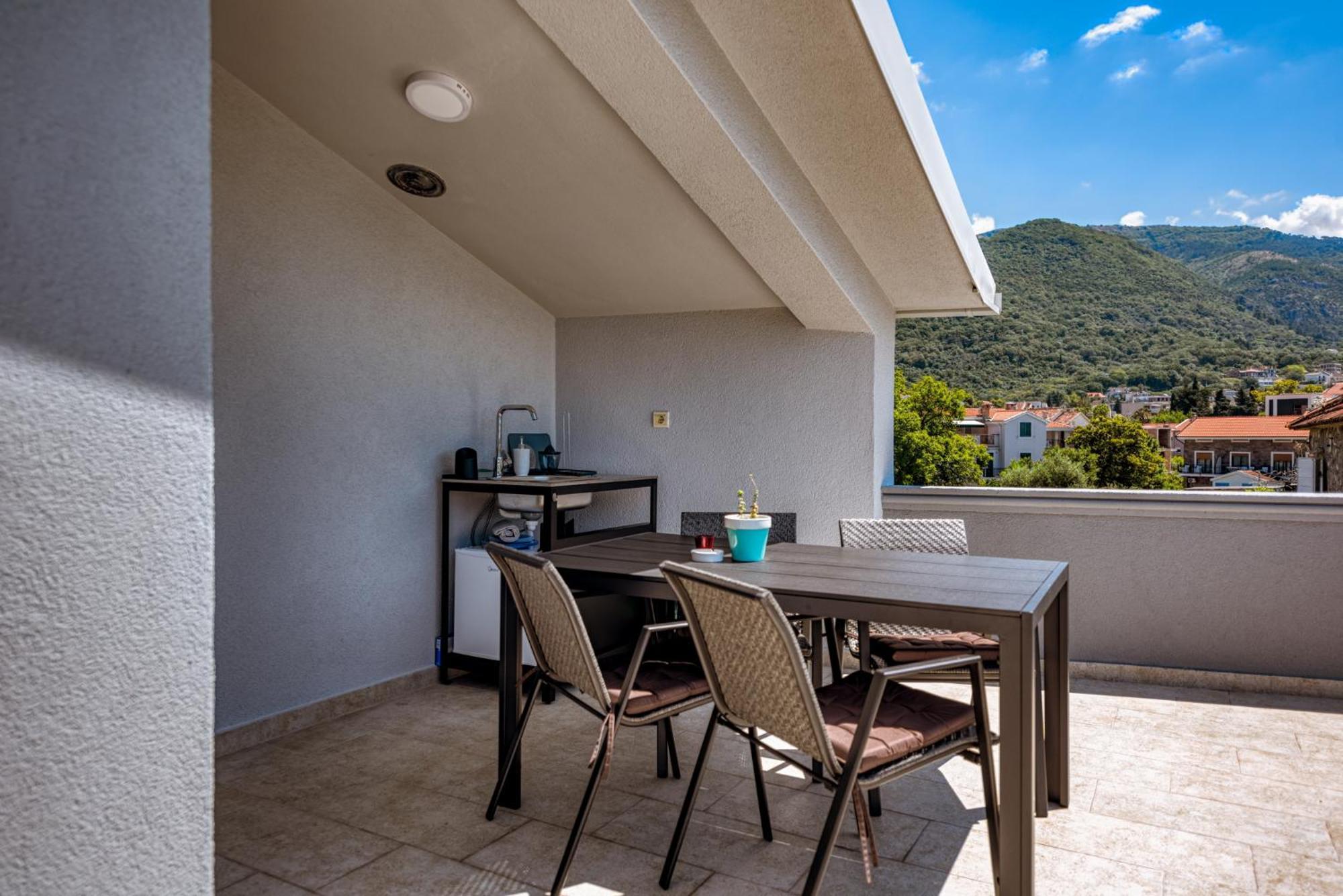 Miro Guesthouse Tivat Extérieur photo